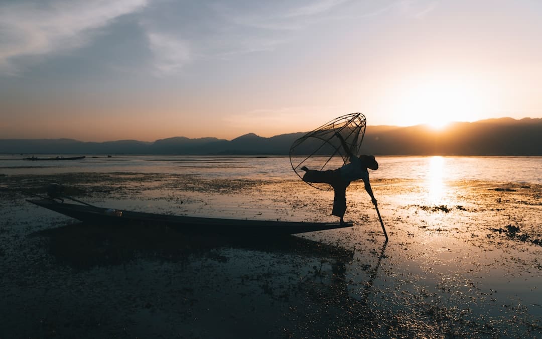 《潜渊》为何口碑两极分化？黄晓明谍战剧争议解析